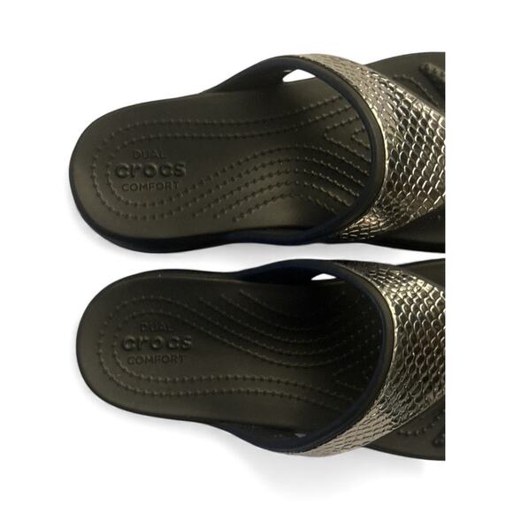 Crocs Monterey Hammered Metallic Wedge Sandals Black Silver 206308 Womens 7 - Picture 6 of 8